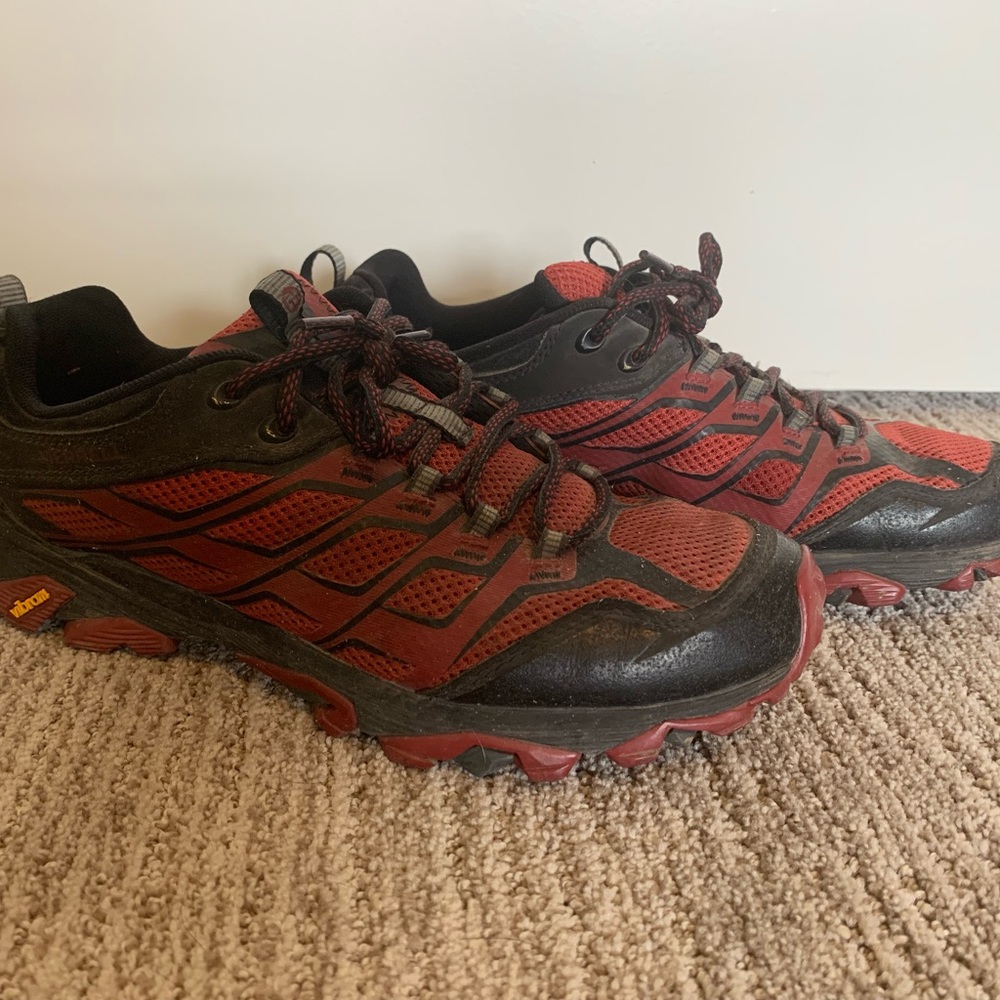 Mens size 9.5 hiking shoes